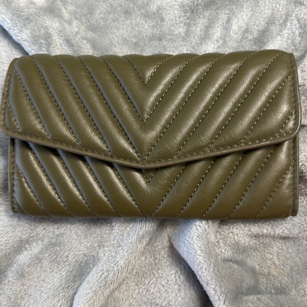 Brand new Vince Camuto Olive Wallet that can be converted to Crossbody bag - Picture 2 of 8